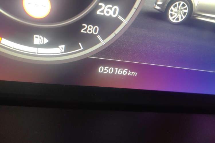 Used Land Rover Discovery Sport 2021 249 PS R-Dynamic S Performance Edition Odometer Close Up