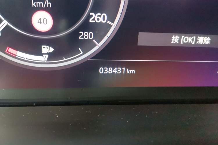 Used Land Rover Discovery Sport 2021 249 PS R-Dynamic S Performance Edition Odometer Close Up