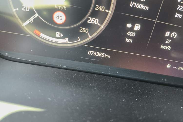 Used Land Rover Discovery Sport 2021 249 PS R-Dynamic SE Performance Tech Edition 7 Seats Odometer Close Up