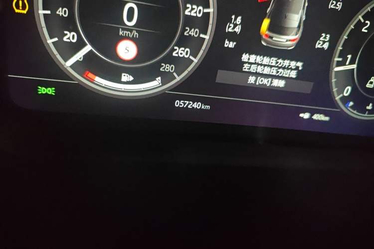 Used Land Rover Discovery Sport 2021 200 PS Family Edition Odometer Close Up