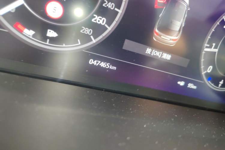 Used Land Rover Discovery Sport 2021 249 PS R-Dynamic S Performance Edition Odometer Close Up
