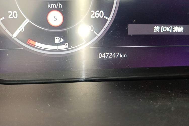 Used Land Rover Discovery Sport 2021 249 PS R-Dynamic S Performance Edition Odometer Close Up