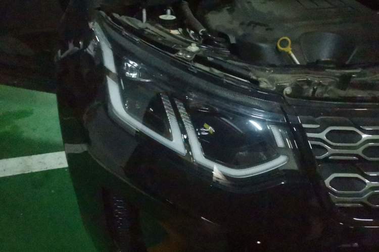 Used Land Rover Discovery Sport 2021 249 PS R-Dynamic S Performance Edition Right Front Headlight