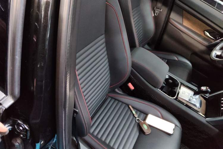 Used Land Rover Discovery Sport 2021 249 PS R-Dynamic S Performance Edition Right Front Seat