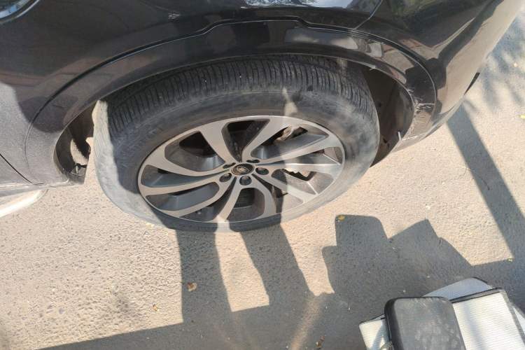 Used Land Rover Discovery Sport 2021 249 PS R-Dynamic S Performance Edition Right Front Wheel Hub