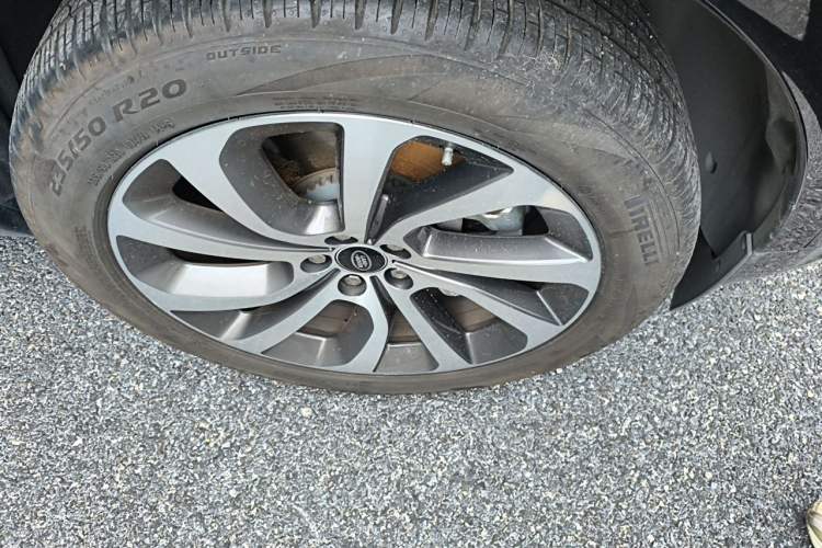Used Land Rover Discovery Sport 2021 249 PS R-Dynamic S Performance Edition Right Front Wheel Hub
