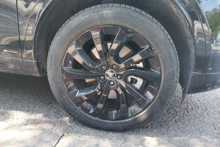 Used Land Rover Discovery Sport 2021 249 PS R-Dynamic S Performance Edition Right Front Wheel Hub