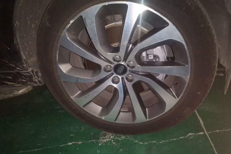 Used Land Rover Discovery Sport 2021 249 PS R-Dynamic S Performance Edition Right Front Wheel Hub