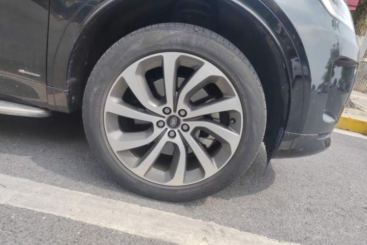 Used Land Rover Discovery Sport 2021 249 PS R-Dynamic S Performance Edition Right Front Wheel Hub