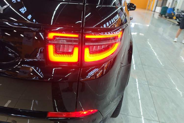 Used Land Rover Discovery Sport 2021 249 PS R-Dynamic SE Performance Tech Edition 5 Seats Right Rear Taillight