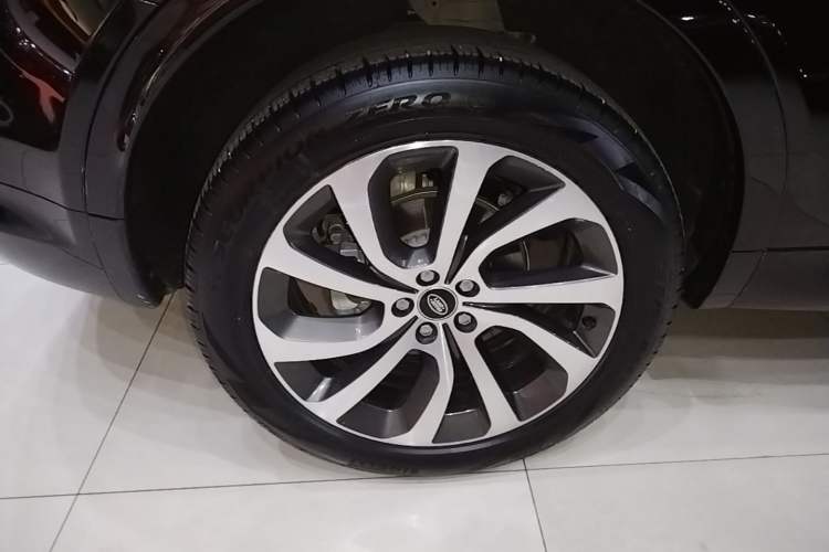 Used Land Rover Discovery Sport 2021 249 PS R-Dynamic S Performance Edition Right Rear Wheel Hub