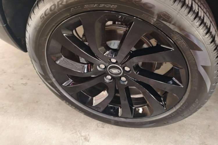 Used Land Rover Discovery Sport 2021 249 PS R-Dynamic S Performance Edition Right Rear Wheel Hub