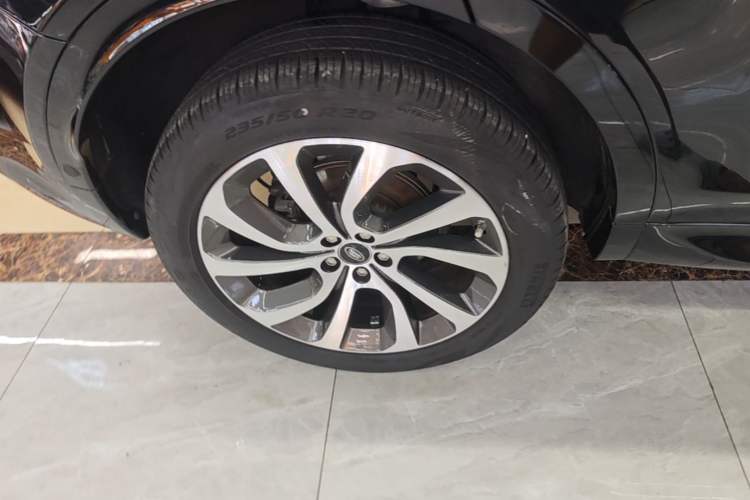 Used Land Rover Discovery Sport 2021 249 PS R-Dynamic SE Performance Tech Edition 5 Seats Right Rear Wheel Hub