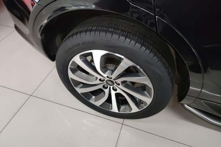 Used Land Rover Discovery Sport 2021 249 PS R-Dynamic S Performance Edition Right Rear Wheel Hub