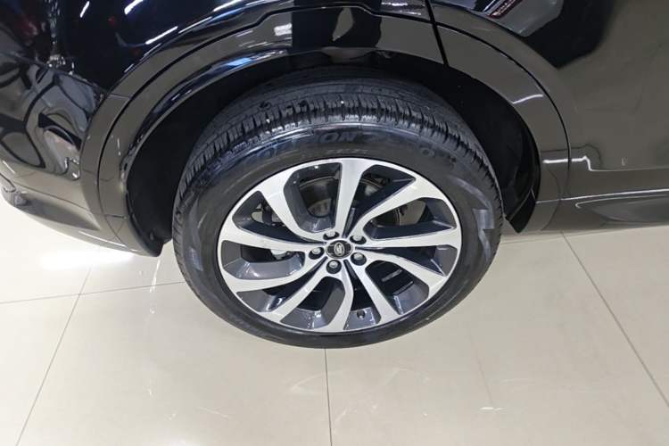 Used Land Rover Discovery Sport 2021 249 PS R-Dynamic S Performance Edition Right Rear Wheel Hub