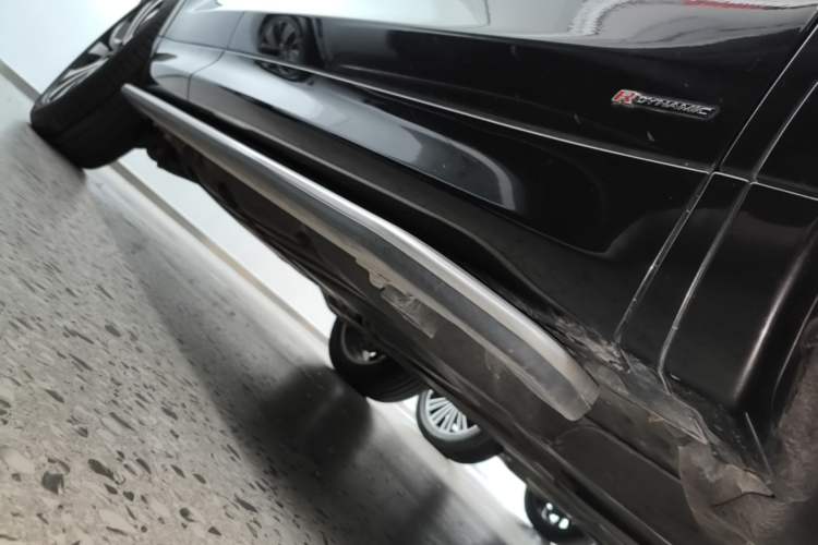 Used Land Rover Discovery Sport 2021 249 PS R-Dynamic S Performance Edition Right Side Sill
