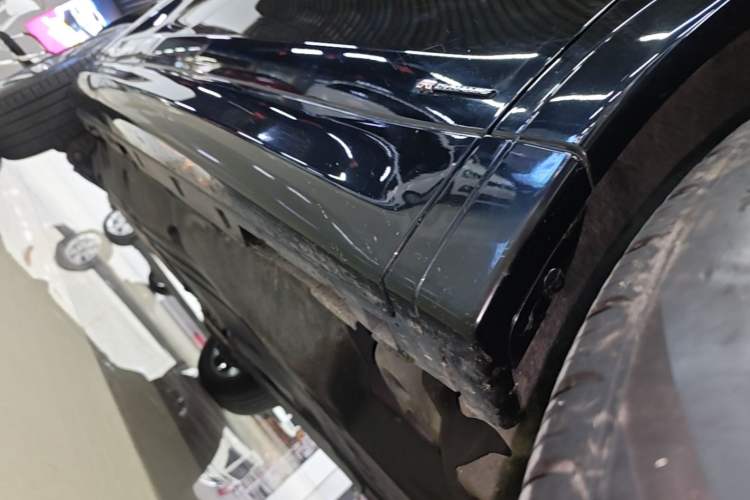 Used Land Rover Discovery Sport 2021 249 PS R-Dynamic S Performance Edition Right Side Sill