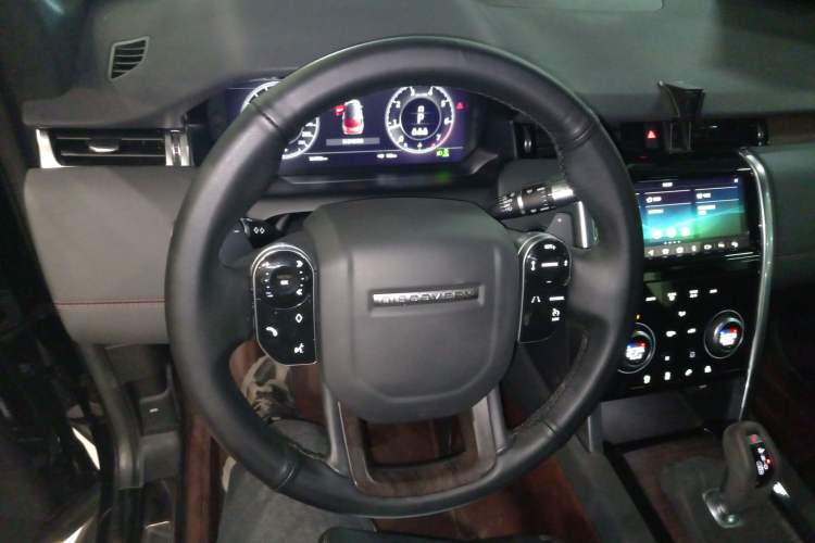 Used Land Rover Discovery Sport 2021 249 PS R-Dynamic SE Performance Tech Edition 5 Seats Steering Wheel