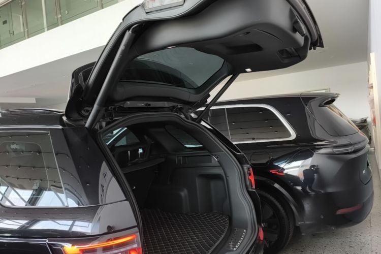 Used Land Rover Discovery Sport 2021 249 PS R-Dynamic S Performance Edition Trunk