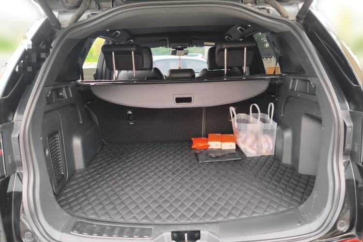 Used Land Rover Discovery Sport 2021 249 PS R-Dynamic S Performance Edition Trunk
