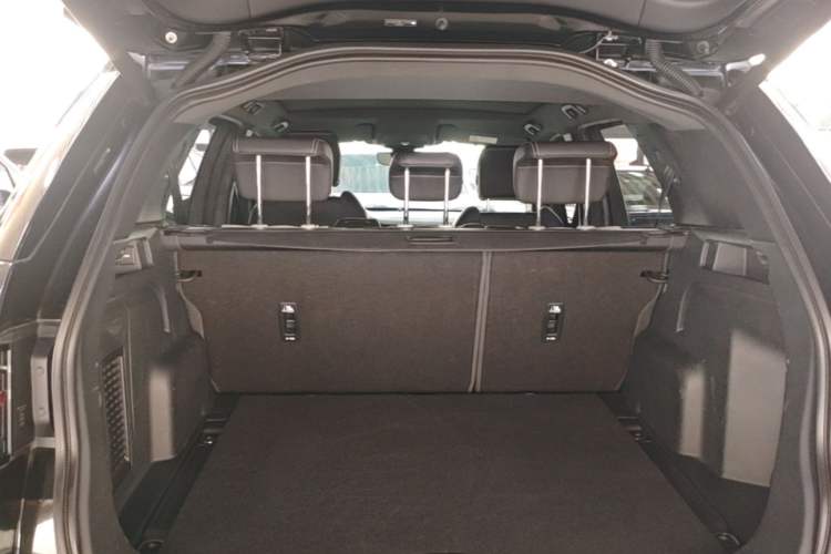 Used Land Rover Discovery Sport 2021 249 PS R-Dynamic S Performance Edition Trunk