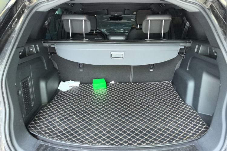 Used Land Rover Discovery Sport 2021 249 PS R-Dynamic S Performance Edition Trunk