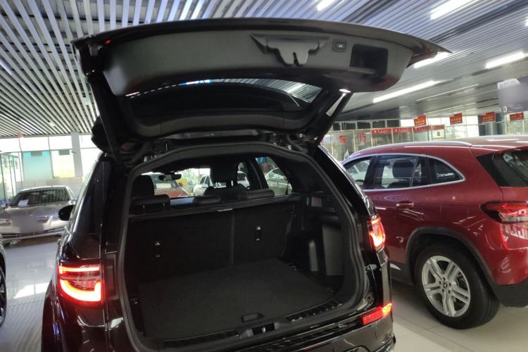 Used Land Rover Discovery Sport 2021 249 PS R-Dynamic S Performance Edition Trunk