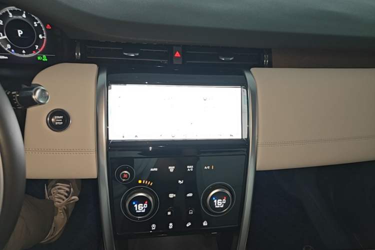 Used Land Rover Discovery Sport 2021 249 PS R-Dynamic S Performance Edition Audio And AC Panel