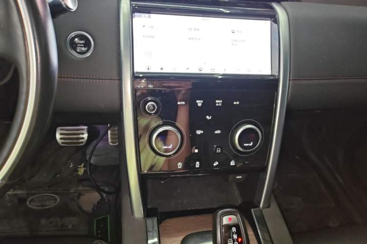 Used Land Rover Discovery Sport 2021 249 PS R-Dynamic SE Performance Tech Edition 5 Seats Audio And AC Panel