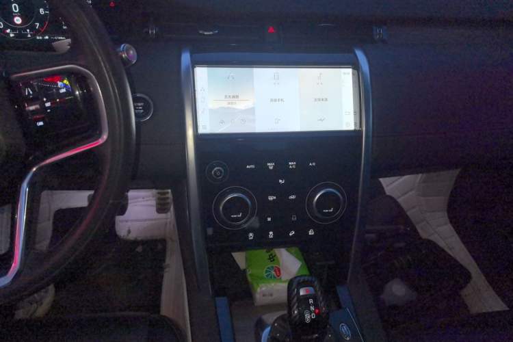 Used Land Rover Discovery Sport 2021 249 PS R-Dynamic S Performance Edition Audio And AC Panel