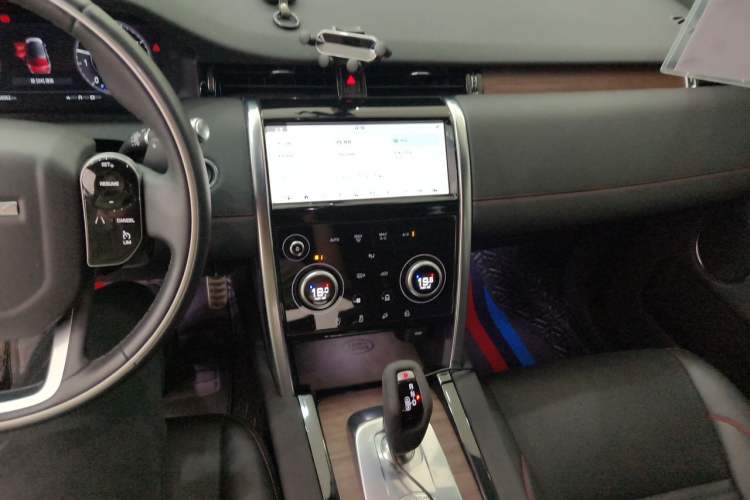 Used Land Rover Discovery Sport 2021 249 PS R-Dynamic S Performance Edition Audio And AC Panel