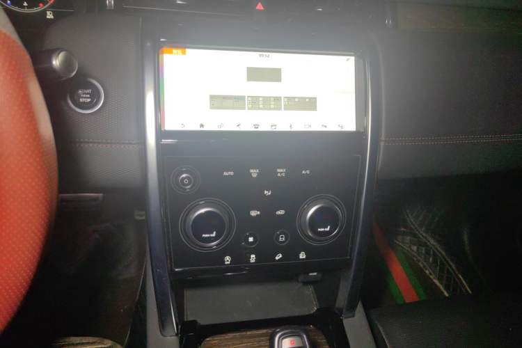 Used Land Rover Discovery Sport 2021 249 PS R-Dynamic S Performance Edition Audio And AC Panel