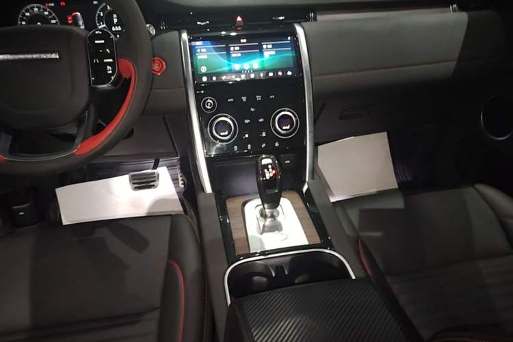 Used Land Rover Discovery Sport 2021 249 PS R-Dynamic S Performance Edition Audio And AC Panel