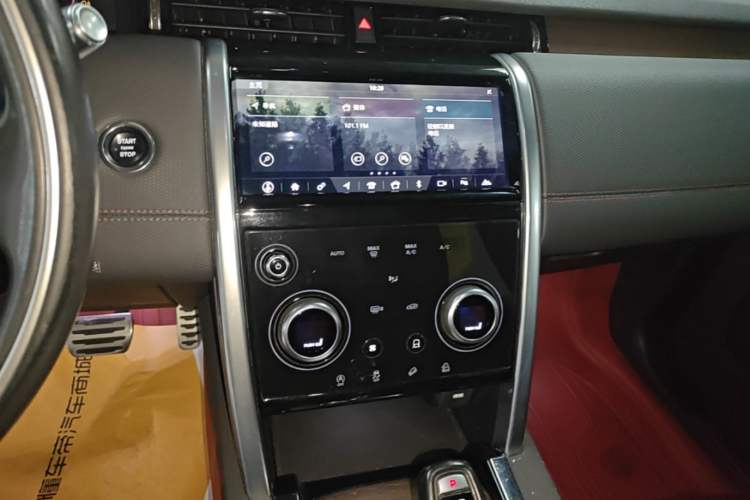 Used Land Rover Discovery Sport 2021 249 PS R-Dynamic S Performance Edition Audio And AC Panel