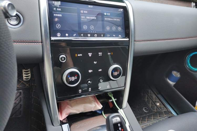 Used Land Rover Discovery Sport 2021 249 PS R-Dynamic S Performance Edition Audio And AC Panel
