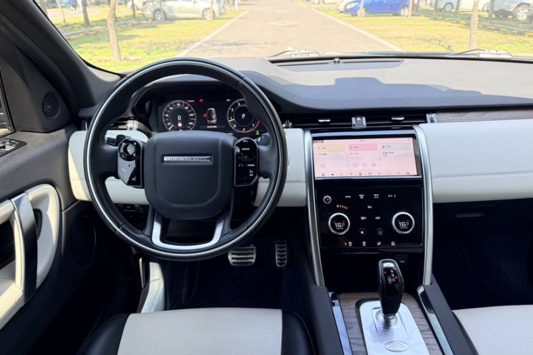 Used Land Rover Discovery Sport 2021 249 PS R-Dynamic S Performance Edition Audio And AC Panel