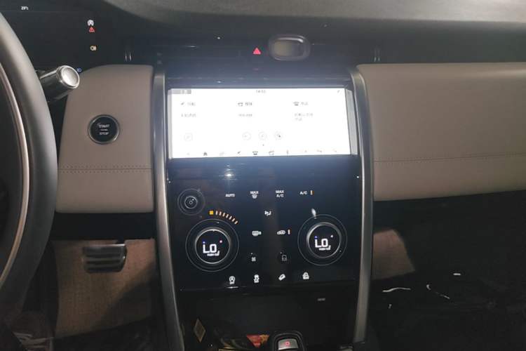 Used Land Rover Discovery Sport 2021 249 PS R-Dynamic SE Performance Tech Edition 5 Seats Audio And AC Panel