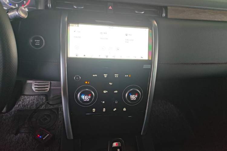 Used Land Rover Discovery Sport 2021 249 PS R-Dynamic S Performance Edition Audio And AC Panel