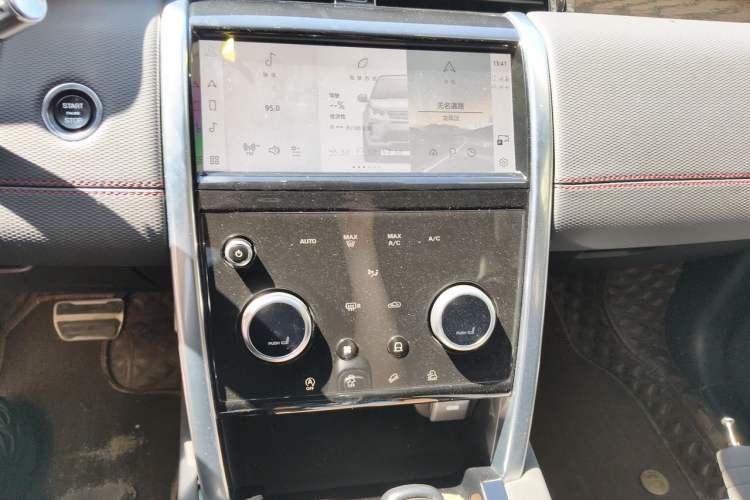 Used Land Rover Discovery Sport 2021 249 PS R-Dynamic S Performance Edition Audio And AC Panel