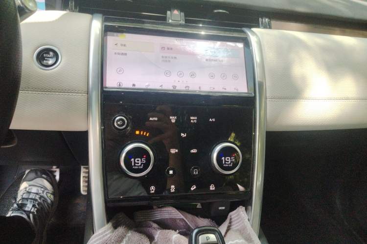 Used Land Rover Discovery Sport 2021 249 PS R-Dynamic SE Performance Tech Edition 7 Seats Audio And AC Panel