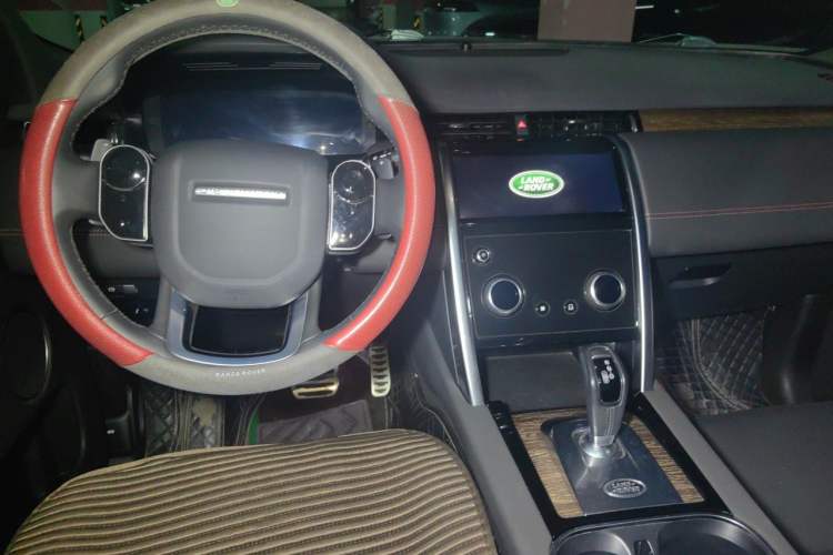 Used Land Rover Discovery Sport 2021 249 PS R-Dynamic S Performance Edition Center Console