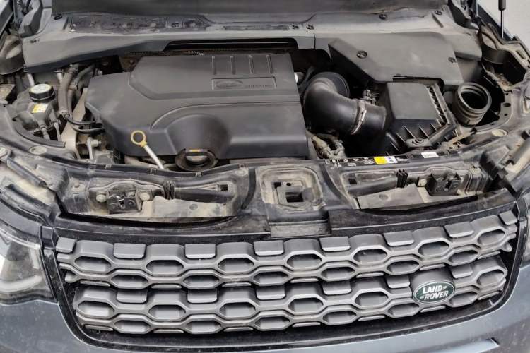 Used Land Rover Discovery Sport 2021 249 PS R-Dynamic S Performance Edition Engine Bay