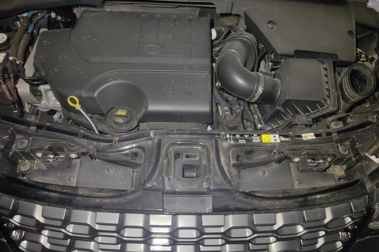 Used Land Rover Discovery Sport 2021 249 PS R-Dynamic S Performance Edition Engine Bay