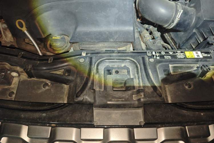 Used Land Rover Discovery Sport 2021 249 PS R-Dynamic S Performance Edition Engine Bay