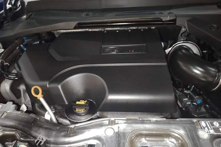 Used Land Rover Discovery Sport 2021 249 PS R-Dynamic S Performance Edition Engine Bay