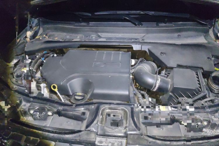 Used Land Rover Discovery Sport 2021 249 PS R-Dynamic S Performance Edition Engine Bay