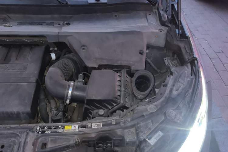 Used Land Rover Discovery Sport 2021 249 PS R-Dynamic S Performance Edition Engine Bay Left