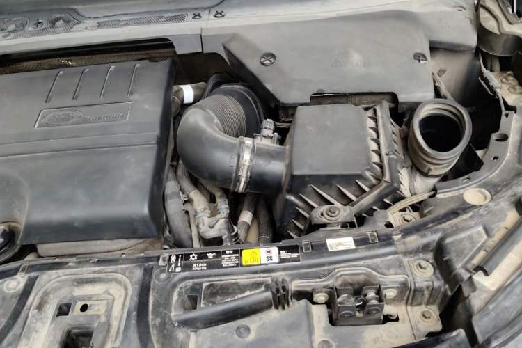 Used Land Rover Discovery Sport 2021 249 PS R-Dynamic S Performance Edition Engine Bay Left