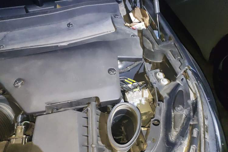 Used Land Rover Discovery Sport 2021 249 PS R-Dynamic S Performance Edition Engine Bay Left
