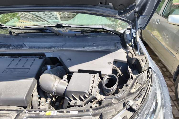 Used Land Rover Discovery Sport 2021 249 PS R-Dynamic S Performance Edition Engine Bay Left
